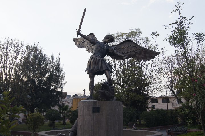 5. Escultura de San Miguel Arcángel. Foto - Gus Espinosa