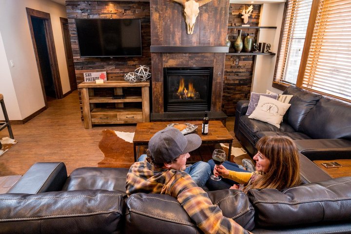 5. Pareja en Zephyr Mountain Lodge en Winter Park. Foto - Winter Park Resort