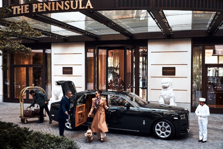 5. Huésped llegando hotel Peninsula. Foto - The Peninsula Hotels