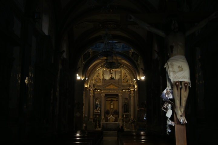 6. Interior de la Parroquia de San Miguel Arcángel. Foto - Gus Espinosa