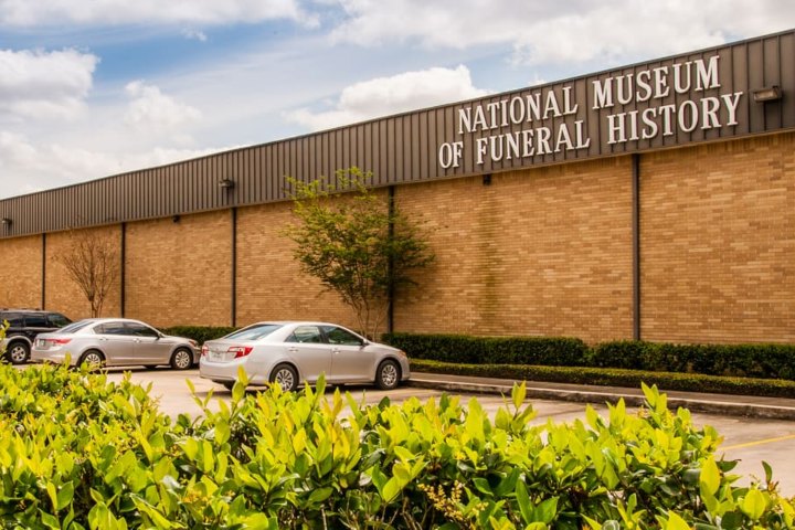 7. Fachada del Museo Nacional de Historia Funeraria. Foto - visithouston