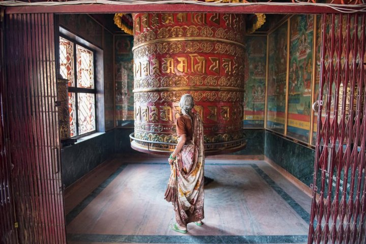 7. Rueda de oración gigante al interior de la Estupa de Boudhanath . Foto - Alamy