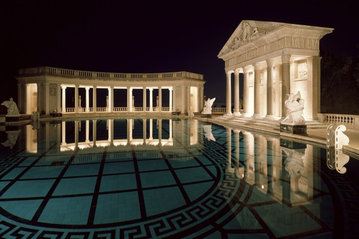 8. Arte bajo la Luz de la Luna en el Castillo Hearst. Foto - Thoma Electric