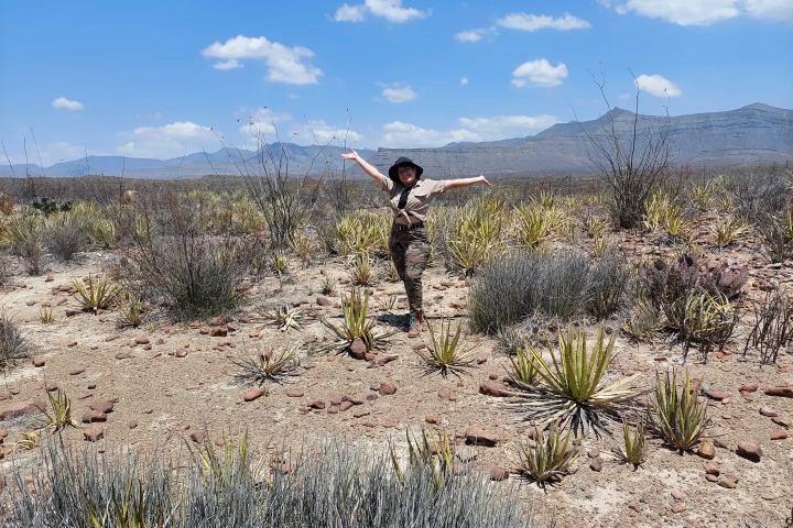 Viajera en la naturaleza de General Cepeda. Foto - @claratrejog (Instagram)