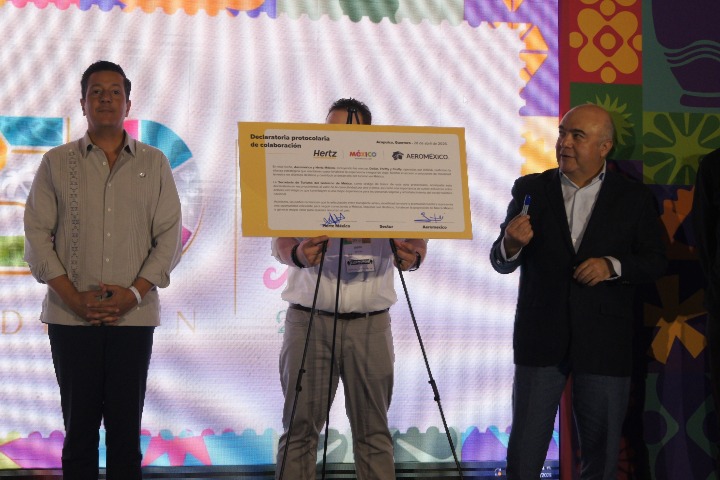 1. Aeroméxico y Hertz firman acuerdo de movilidad. Foto - Gus Espinosa