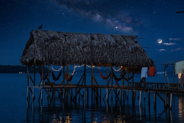 1. Parque Nacional Marino Isla Bastimentos de noche. Foto - Alamy