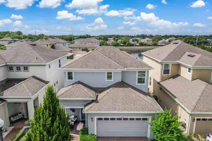 1. Casas en Kissimmee. Foto - Coldwell Banker