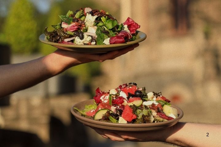 1. Ensaladas en La Emperatriz. Foto - @laemperatriz_cafe (Instagram)