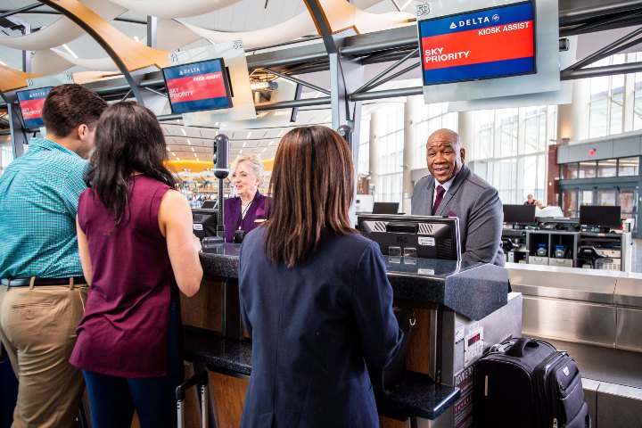 1. Mostrador de Delta en Aeropuerto Internacional Hartsfield-Jackson. Foto - Delta News Hub (Flickr)