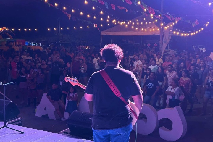 Concierto durante el Festival Costero del Papalote. Foto - @turismo_colima (Instagram)