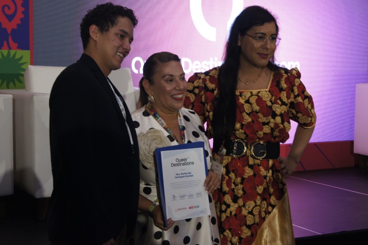 2. Entrega de reconocimiento de Queer Destinations a Baja California. Foto - Gus Espinosa
