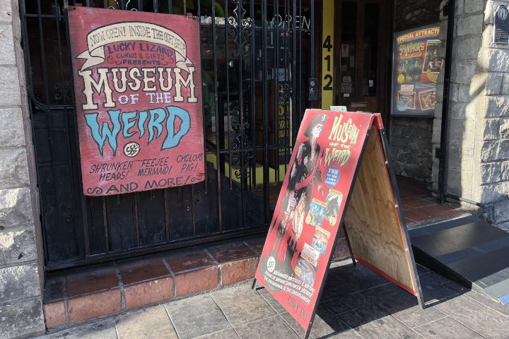 2. Entrada al Lucky Lizard. Foto - museumoftheweird