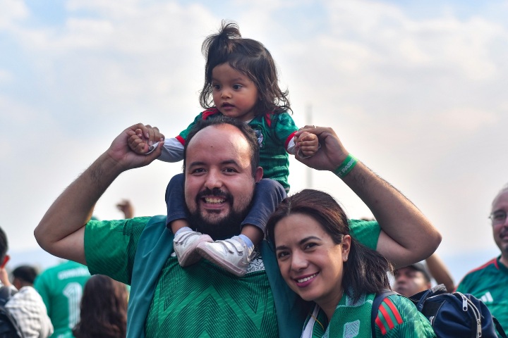 2. Familia con camisetas de la Selección Mexicana. Foto - Selección Nacional de México (Facebook)