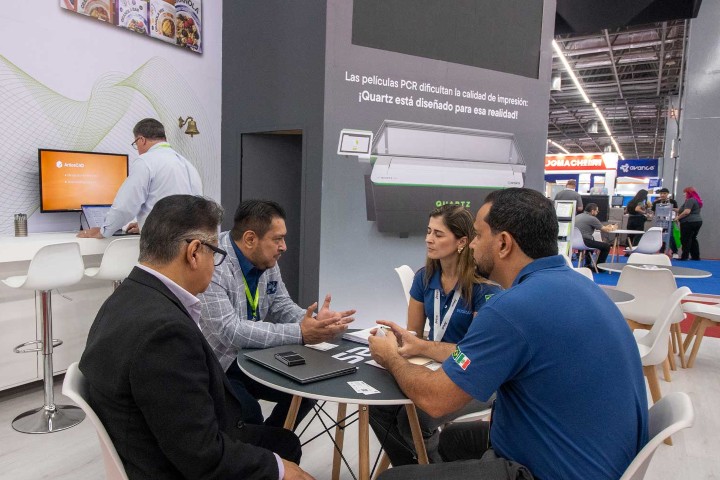 2. Foto - Reunión en la EXPOGRÁFICA 2026, Guadalajara. Foto - Expo Guadalajara (Facebook)