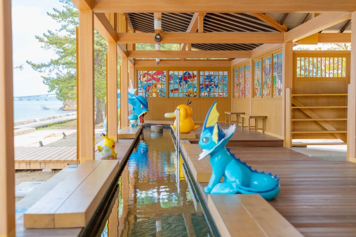 2. Interior del Wakura Pokémon Footbath. Foto - ポケモン・ウィズ・ユー財団 (Fundación Pokémon Contigo)