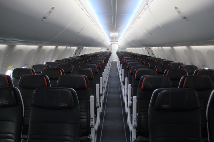 4. Cabina del Air Canada Rouge 737 MAX. Foto - Archivo Eme Media