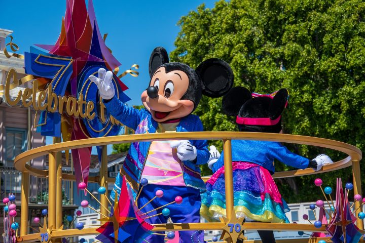 4. The Celebrate Happy Cavalcade. Foto - @parklensuk (Instagram)