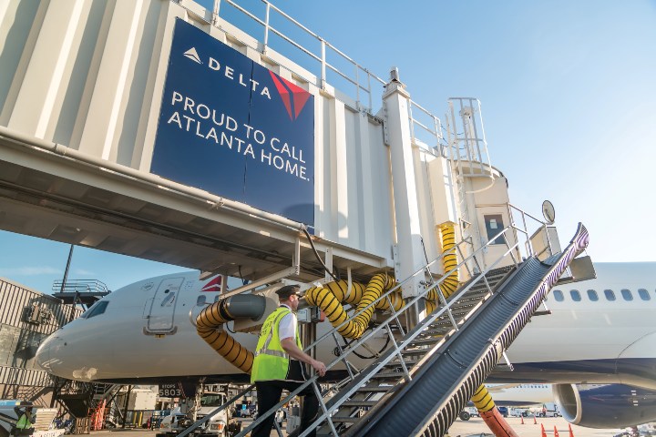 5. Pasarela de acceso a avión de Delta en el Aeropuerto Internacional Hartsfield-Jackson. Foto - Archivo Delta Air Lines