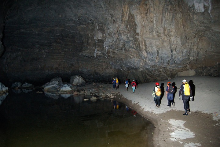 5. Viajeros dentro de El Chonta. Foto - Kike Caves (Flickr)