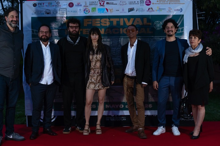 6. Alfombra roja durante el FICT 2025. Foto - @ficteotihuacan (Instagram)