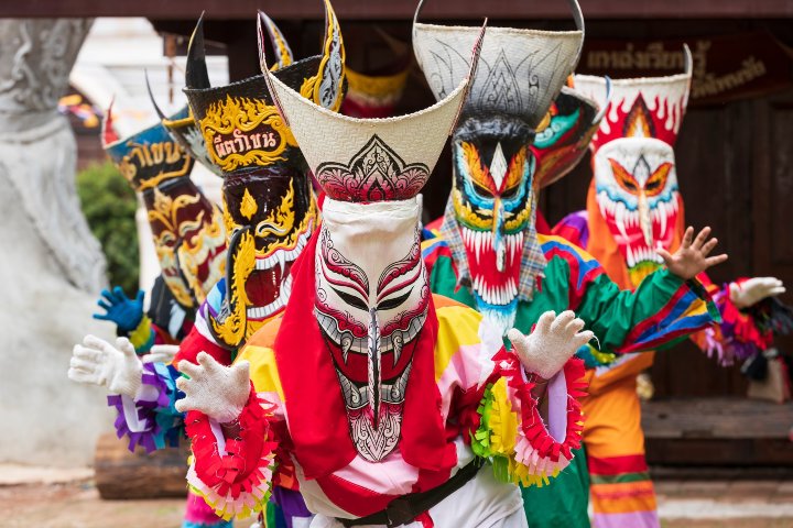 6. Disfraces durante el Phi Ta Khon. Foto – Tourism Authority of Thailand USA (Facebook)