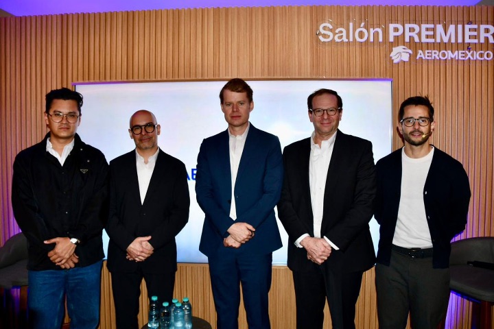 6. Panel en la inauguración del Salón Premier Internacional. Foto - Aeroméxico