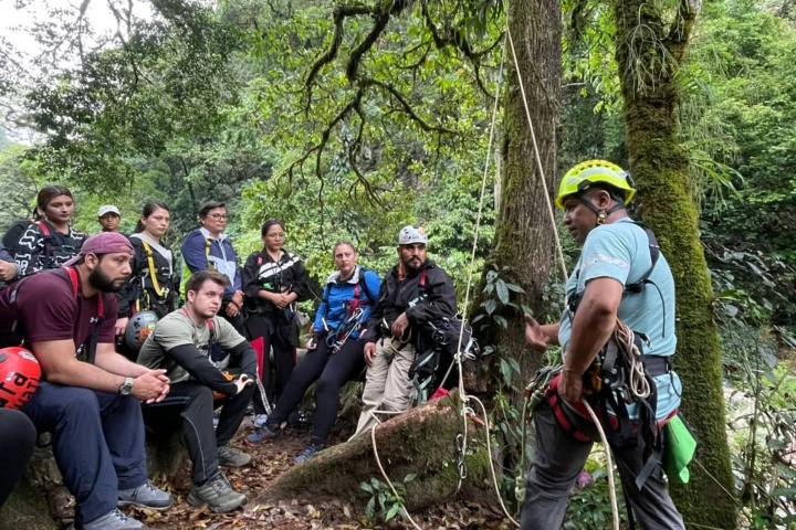 6. Viajeros antes de descender al Sótano de Popócatl. Foto - @veracruz_adventure (Instagram)
