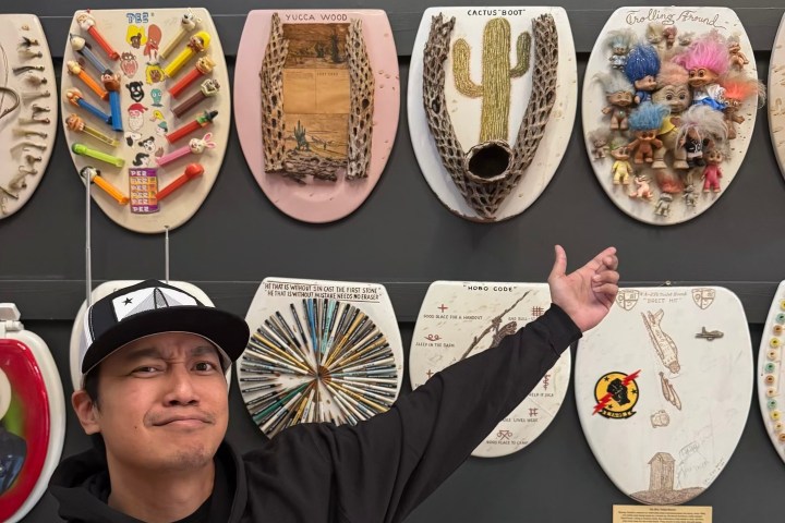 6. Visitante en Barney Smith's Toilet Seat Art Museum. Foto - @thatsbullzerk (Instagram)