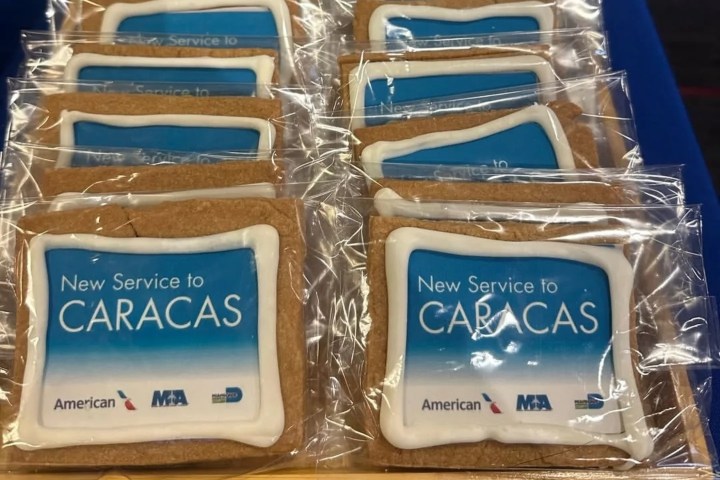 EXTRA. Galletas de American Airlines tras regreso a Venezuela. Foto - @queondachamos (Instagram)