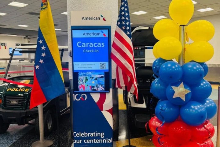EXTRA. Inauguración del vuelo Miami - Caracas de American Airlines. Foto - Carlos Eduardo Espina (Facebook)