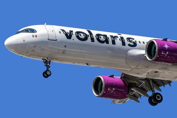 1. Avión de Volaris. Foto - Tomás Del Coro (Flickr)