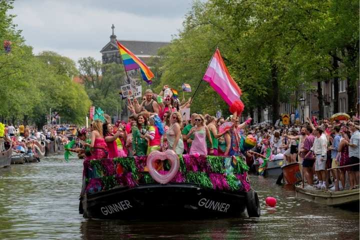 1. Canal Parade durante el Ámsterdam Pride. Foto - Pride Amsterdam (Facebook)