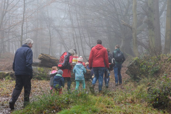 1. Familia caminando por Ashdown Forest. Foto - Ashdown Forest
