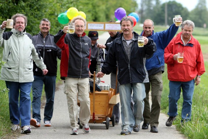 1. Hombres durante el Vatertag. Foto - Parques Alegres