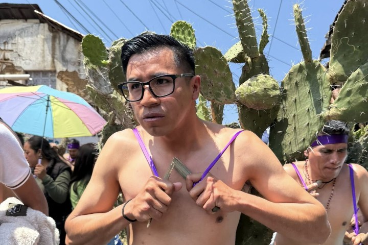1. Participantes durante la Procesión del Nopal. Foto - Angangueo Mi Pequeño Pueblo (Facebook)