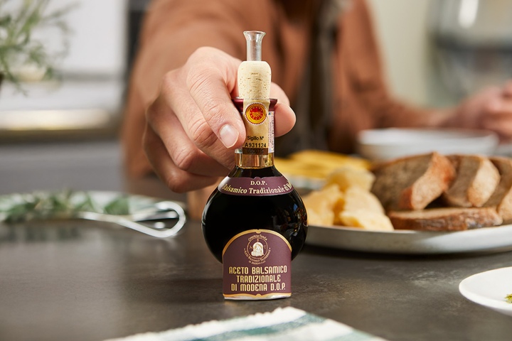 2. Aceto Balsamico Tradizionale di Modena. Foto - balsamicotradizionale