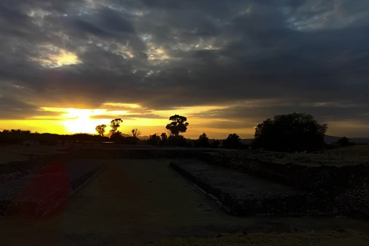 2. Amanecer en la Zona Arqueológica e Tula. Foto - Lugares INAH
