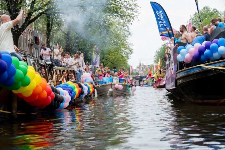 2. Canal Parade durante el Ámsterdam Pride. Foto - Pride Amsterdam (Facebook)