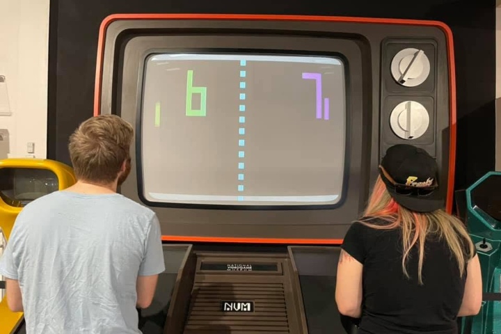 2. Visitantes en juego de Pong Gigante. Foto - MIX 107.7, KPLT fm (Facebook)