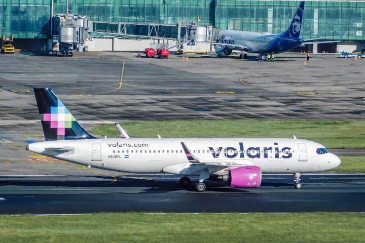 3. Avión de Volaris en el Aeropuerto Internacional de Ciudad de Guatemala. Foto - Rene Hernandez2