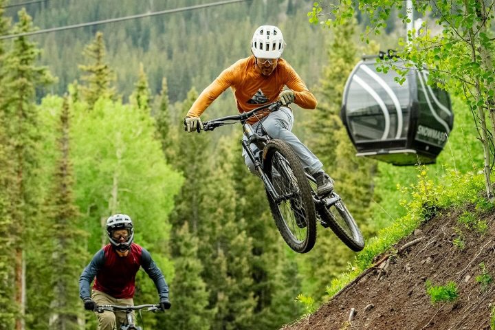 3. Ciclismo de montaña en Snowmass Bike Park. Foto - Aspen Snowmass (Facebook)