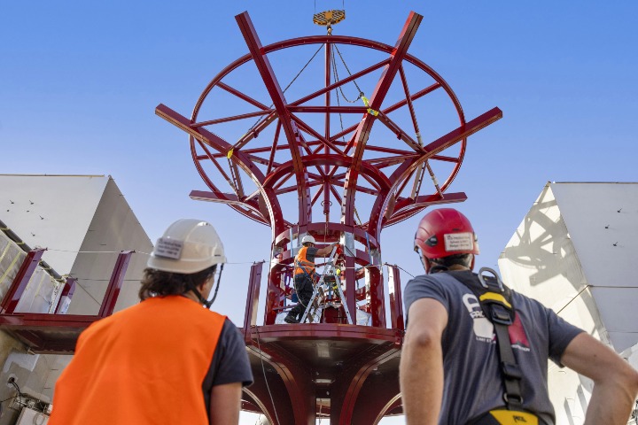 3. Construcción del The Spiral @ Tree of Life al centro. Foto. - MSC Press Area