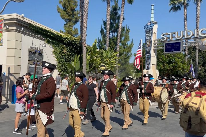 3. Desfile del 4 de Julio en Universal Studios Hollywood. Foto - Cheesy Chesbros (YouTube)