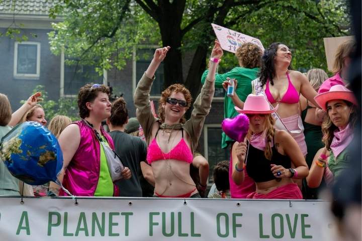 3. Fiesta en embarcación durante el Canal Parade. Foto - Pride Amsterdam (Facebook)