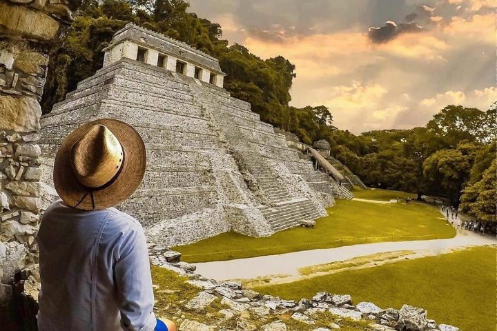 3. Viajero en Palenque, Chiapas. Foto - @palenquechiapasoficial (Instagram)