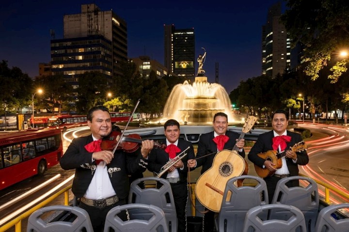 4. Serenata en Turibus Cantando Mariachi. Foto - Turibus