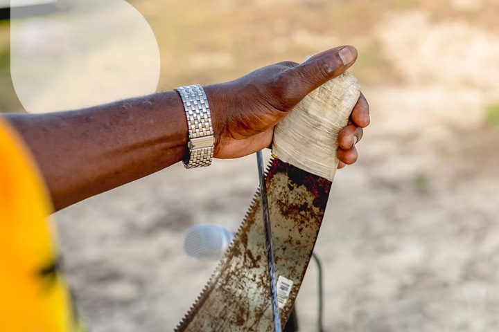 5. Serrucho para tocar rake n’ scrape. Foto - Travel Bahamas (Facebook)
