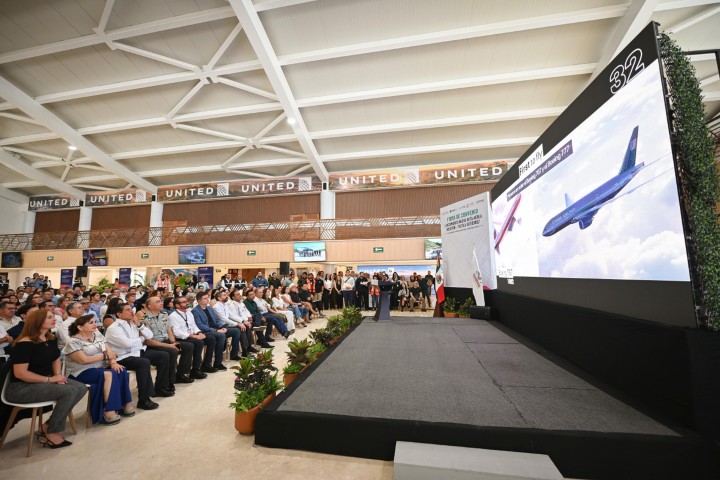 6. Anuncio de ruta Houston — Tuxtla Gutiérrez. Foto - Archivo United Airlines