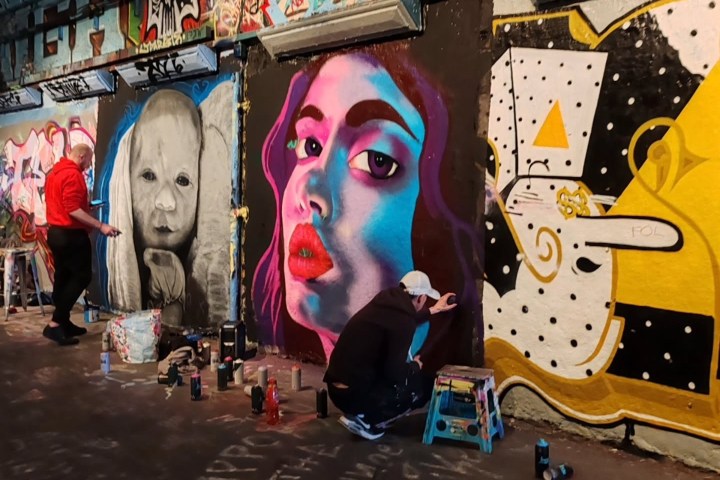 7. Artistas pintando en Leake Street Arches. Foto - @nuvolele (Instagram)