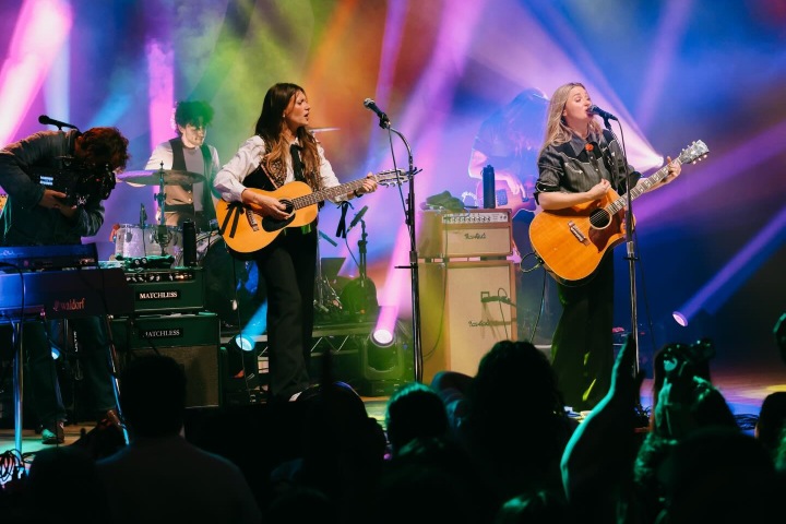 8. Aly & AJ en concierto. Foto - @therosendalegroup (Instagram)
